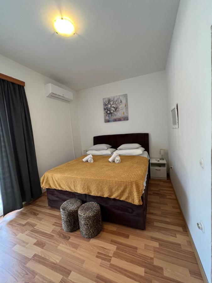 Apartments And Pansion M&R Turanj Εξωτερικό φωτογραφία