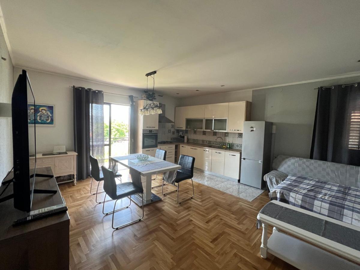 Apartments And Pansion M&R Turanj Εξωτερικό φωτογραφία