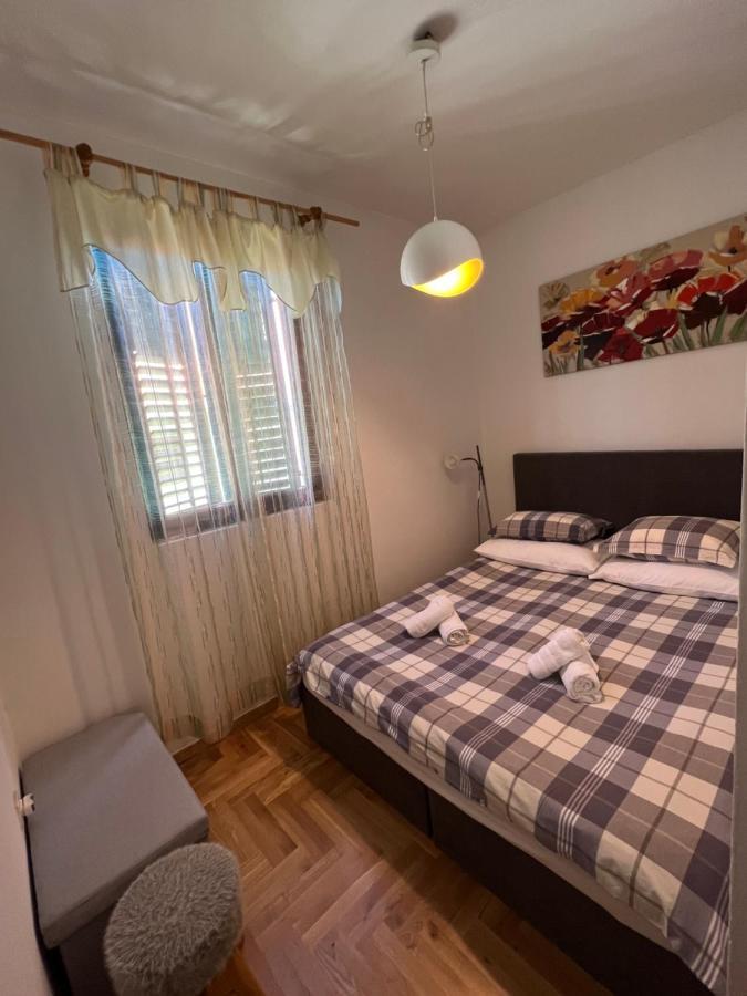 Apartments And Pansion M&R Turanj Εξωτερικό φωτογραφία