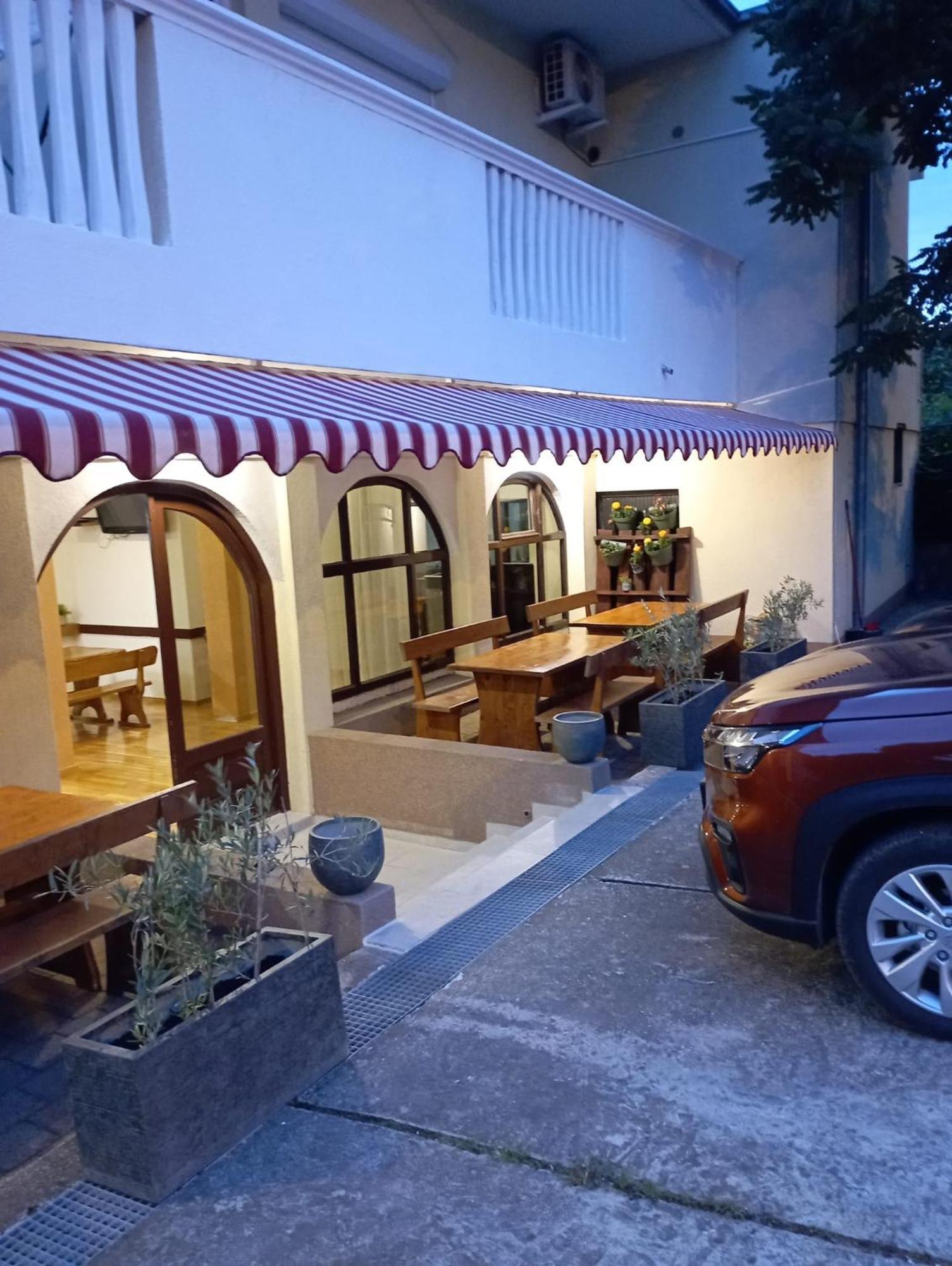 Apartments And Pansion M&R Turanj Εξωτερικό φωτογραφία