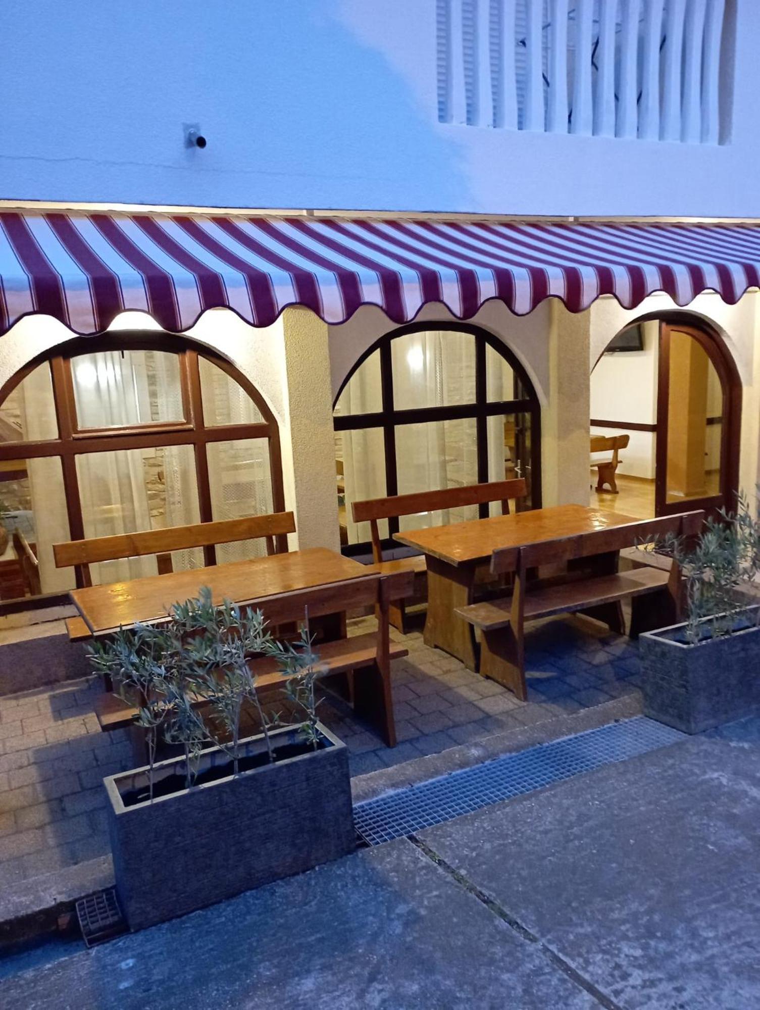 Apartments And Pansion M&R Turanj Εξωτερικό φωτογραφία