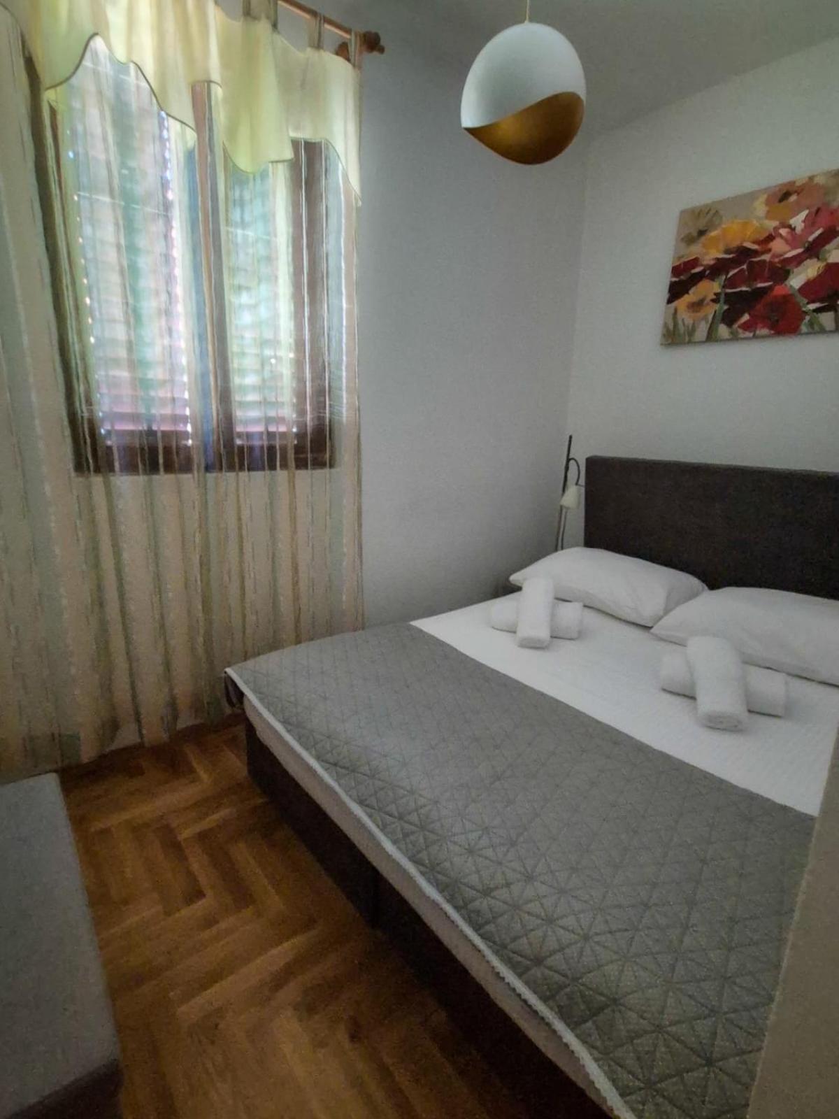 Apartments And Pansion M&R Turanj Εξωτερικό φωτογραφία