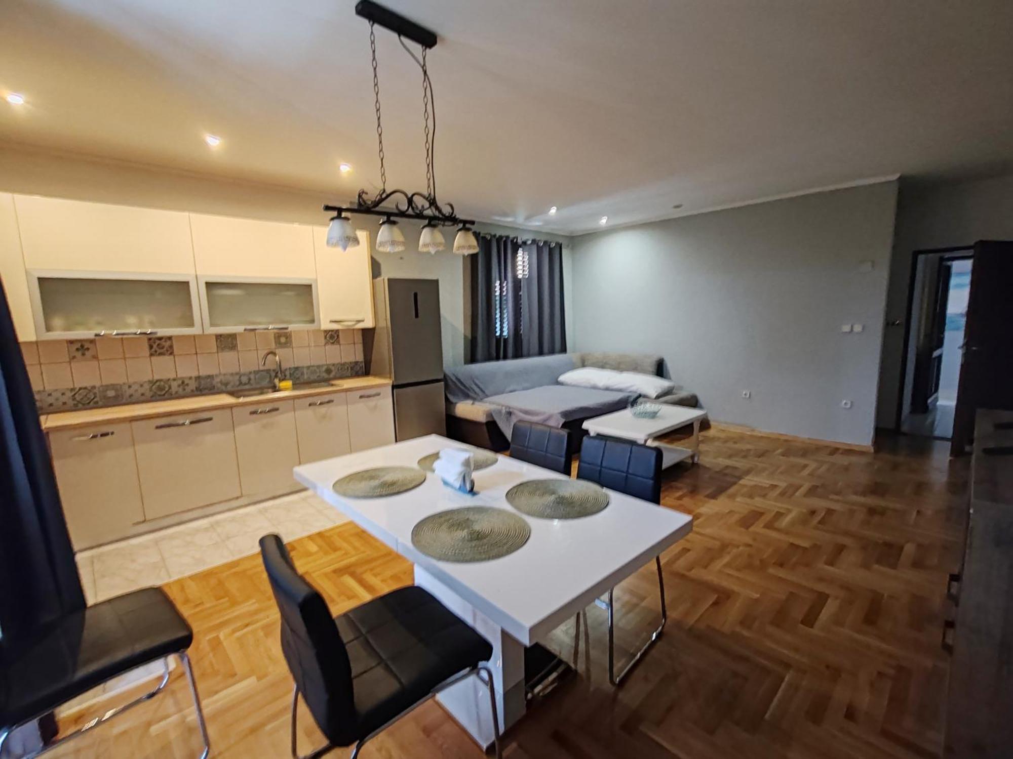 Apartments And Pansion M&R Turanj Εξωτερικό φωτογραφία