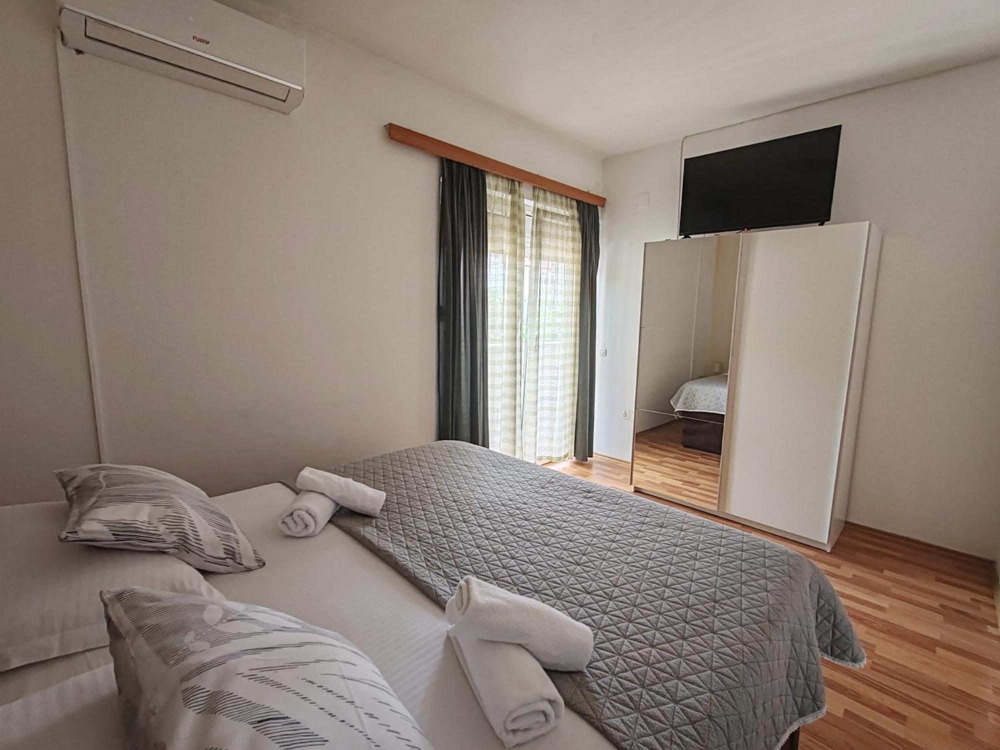 Apartments And Pansion M&R Turanj Εξωτερικό φωτογραφία