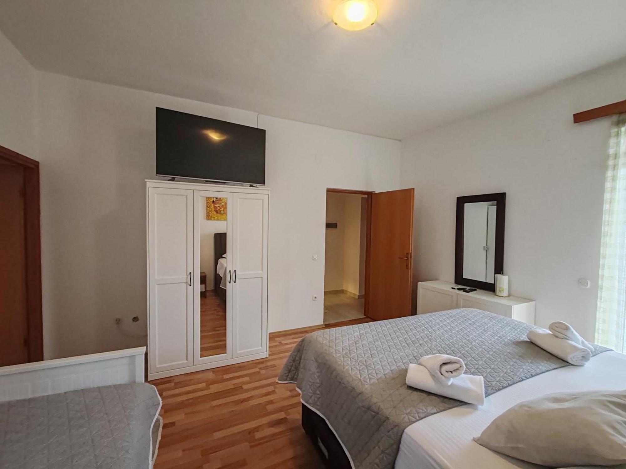 Apartments And Pansion M&R Turanj Εξωτερικό φωτογραφία
