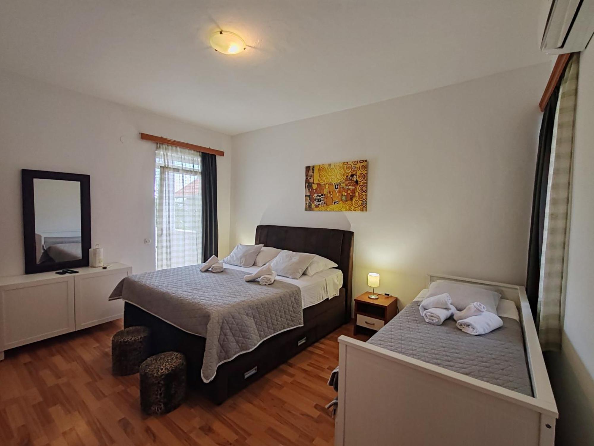 Apartments And Pansion M&R Turanj Εξωτερικό φωτογραφία