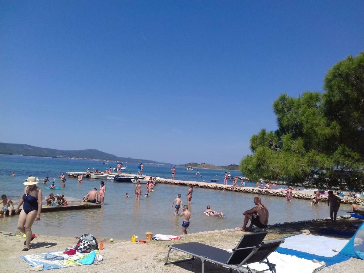 Apartments And Pansion M&R Turanj Εξωτερικό φωτογραφία