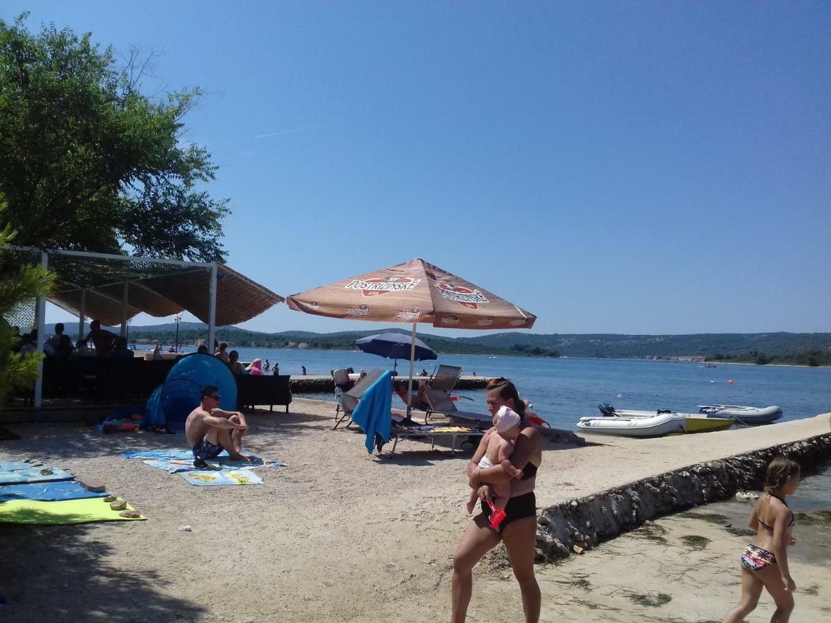 Apartments And Pansion M&R Turanj Εξωτερικό φωτογραφία